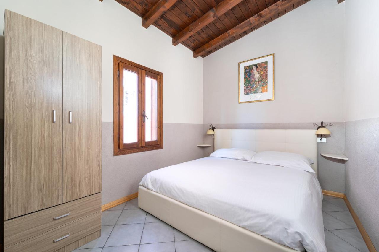 Villa Garuti Village Padenghe sul Garda Esterno foto