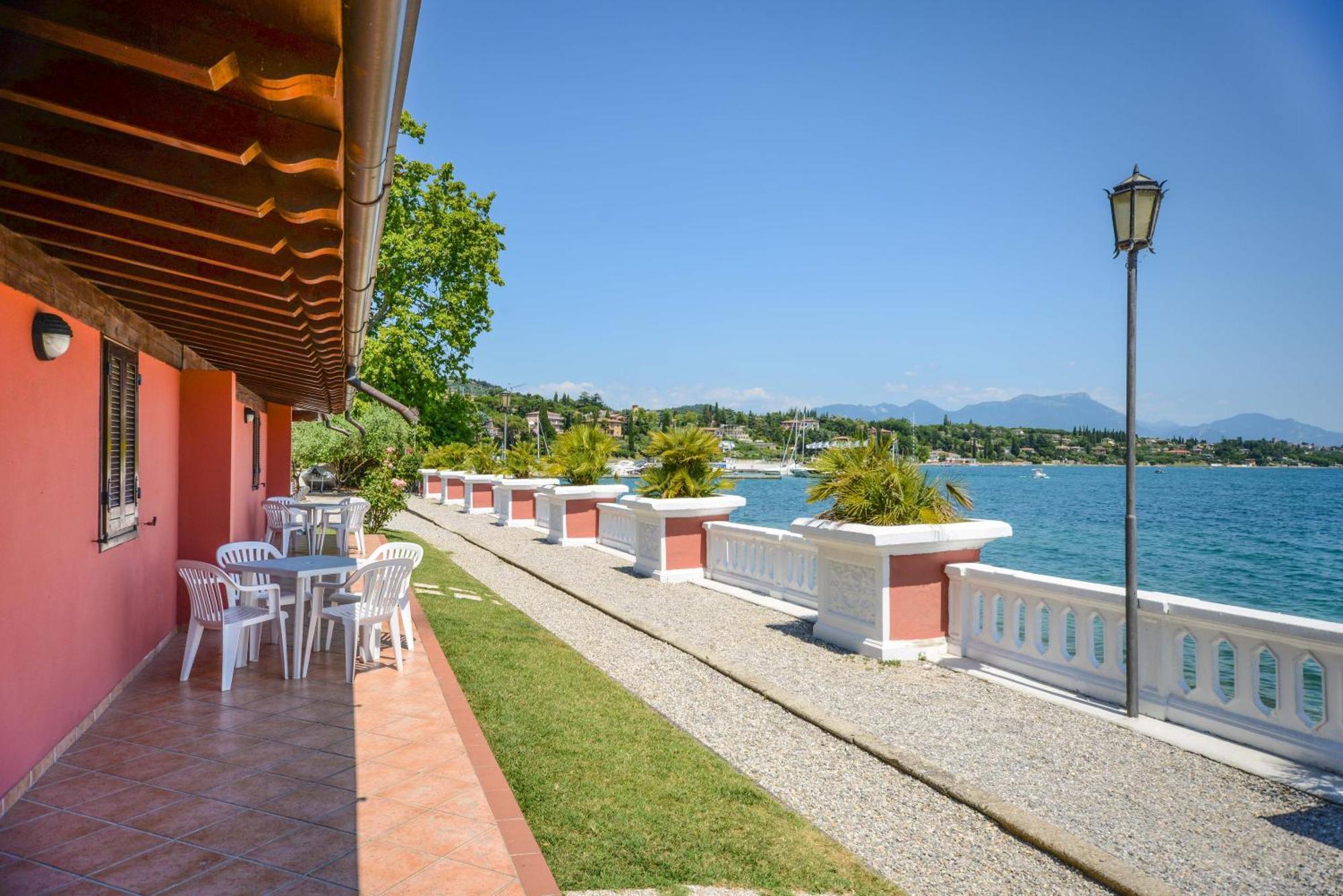 Villa Garuti Village Padenghe sul Garda Esterno foto
